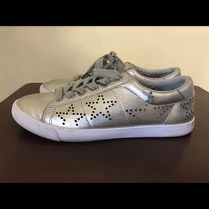 Women’s star silver Guess tennis shoe/sneaker